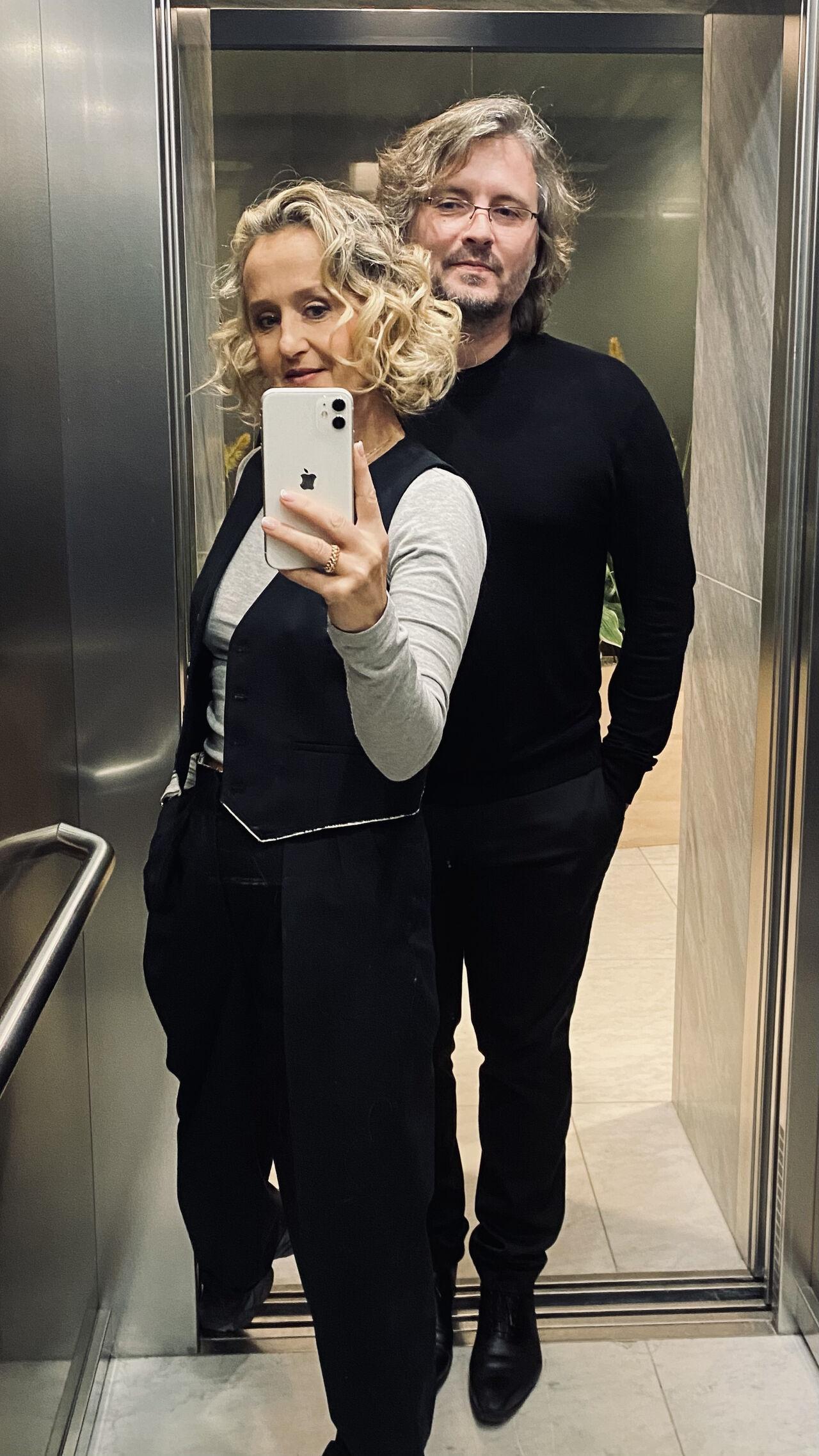 Backstage mirror photo with Caroline Roux and Jacques Attali before France 5 appearance