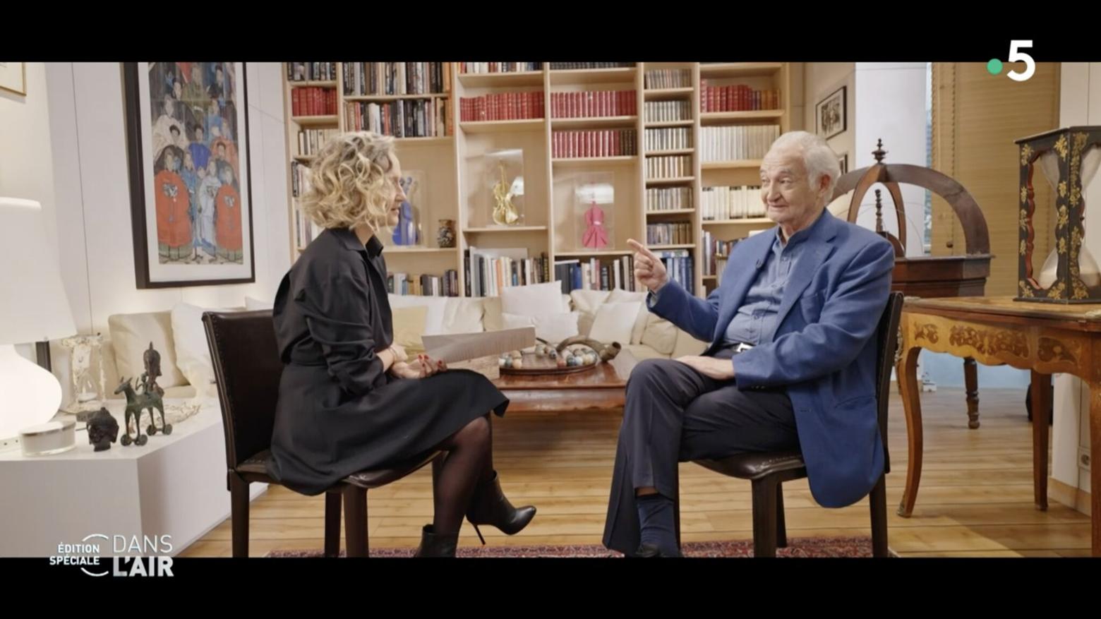 Caroline Roux interviewing Jacques Attali on France 5 in Kendrick ankle boots