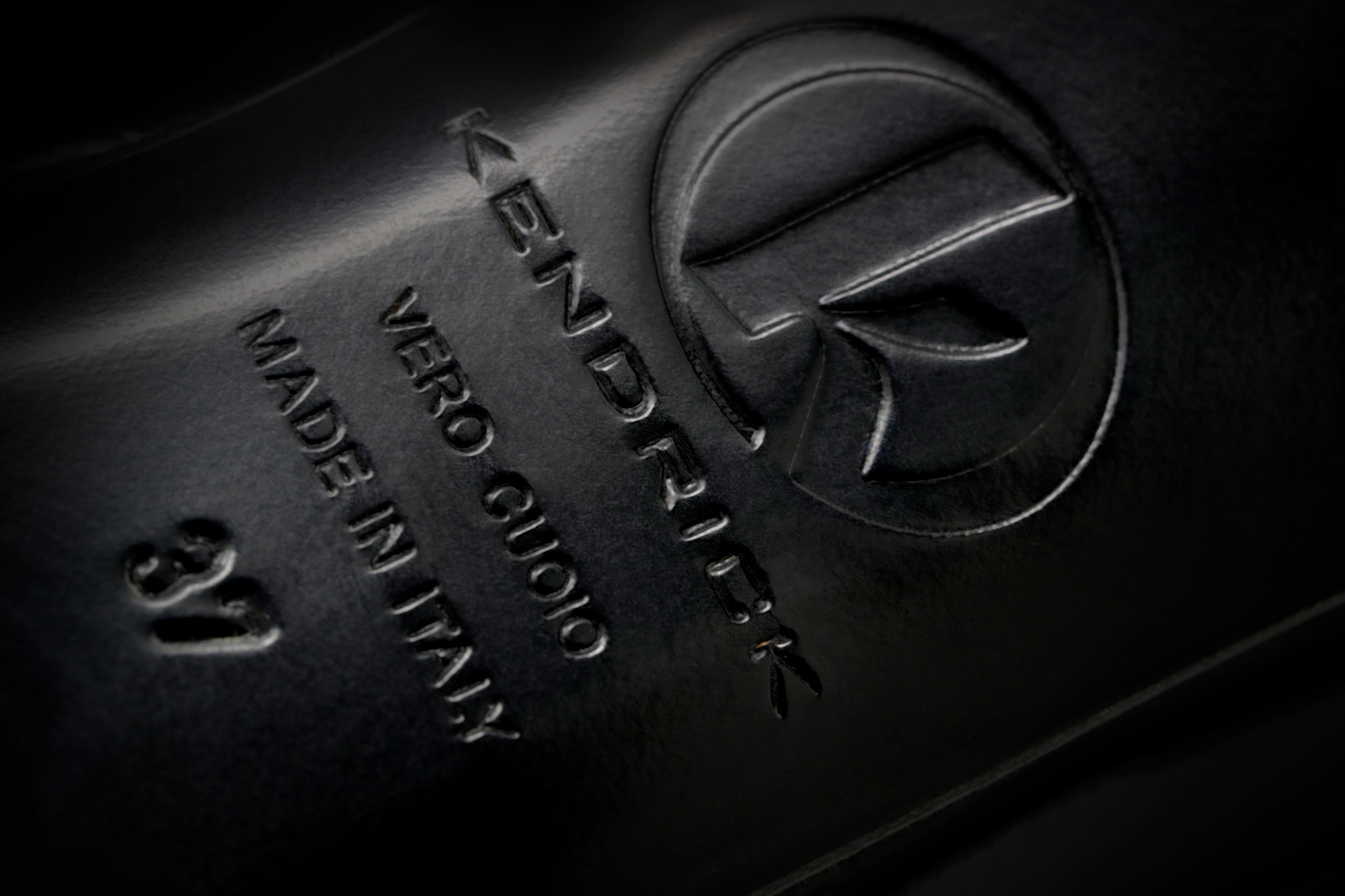 Kendrick embossed logo with Vero Cuoio and Made in Italy - Genuine Italian leather