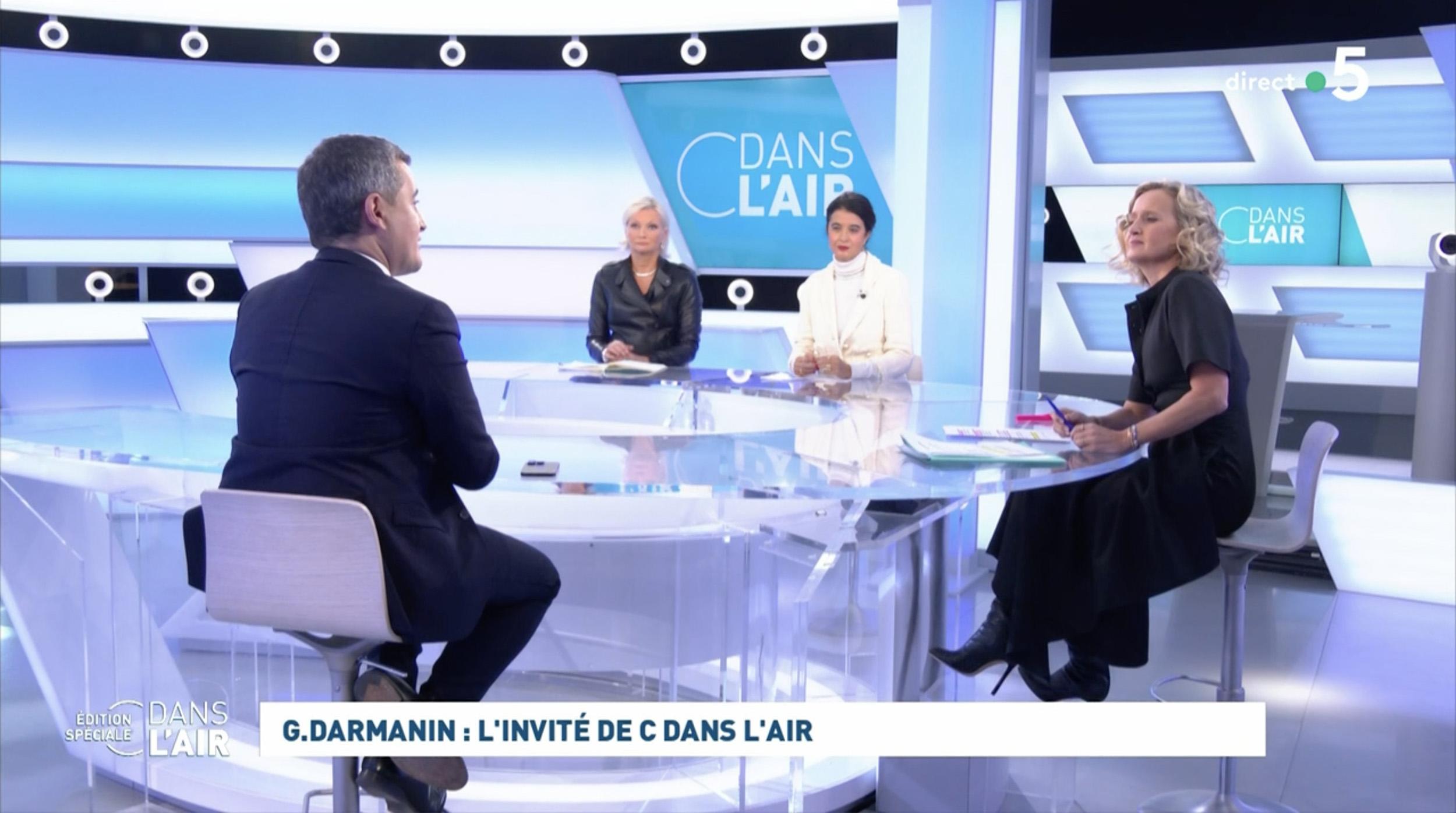 Caroline Roux wears the black boots on C Dans l'air, France 5